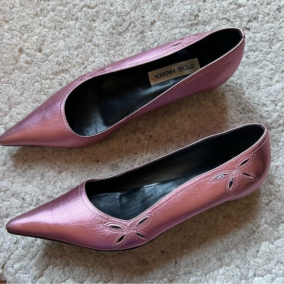 Steve Madden VTG Kondor Metallic Pink Leather Floral Cut Out Pointed Toe Heels - Picture 12 of 12